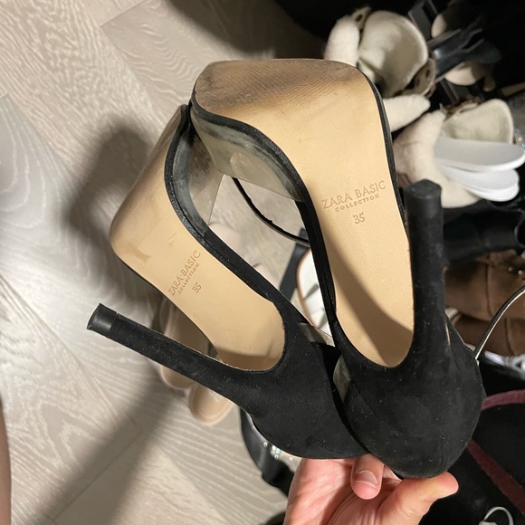 Sold as is. Barely worn - Picture 3 of 4